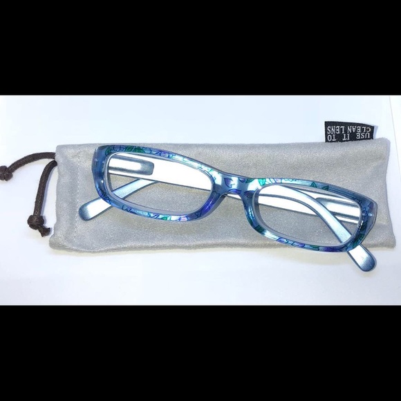 Readers - Picture 4 of 4